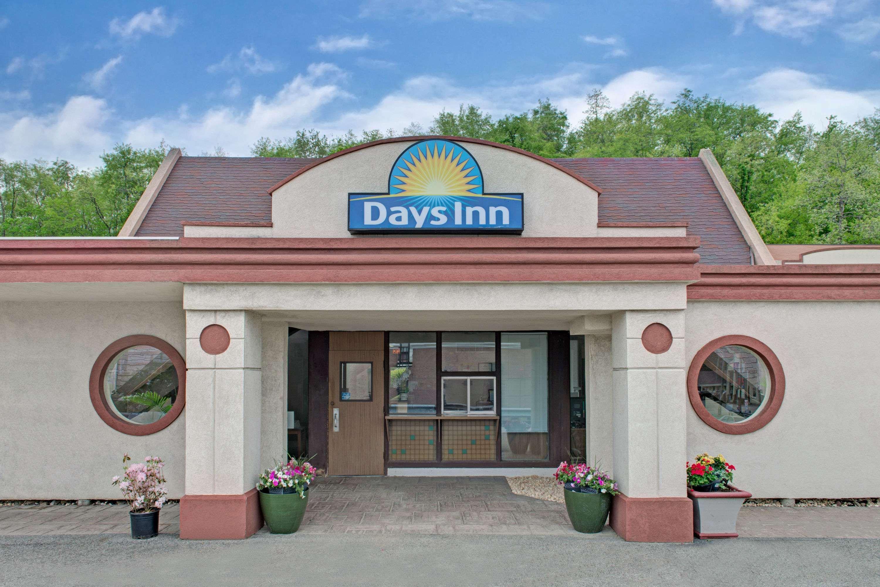 Days Inn By Wyndham Washington Bagian luar foto